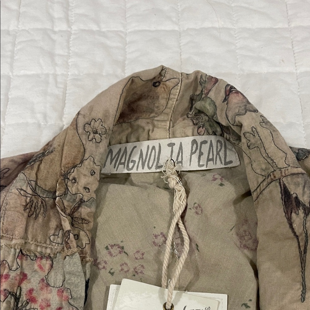 Magnolia Pearl Artistic Floral Cape Jacket - Picture 4 of 8